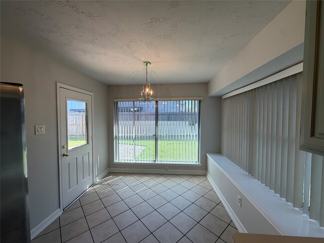 Building Photo - 12331 Grove Meadow Dr