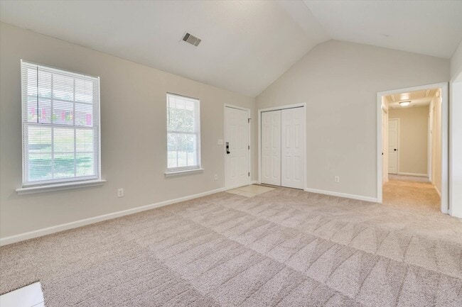 Building Photo - 2811 Bennington Dr