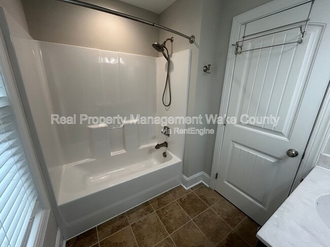 Building Photo - 5412 Robbins Dr