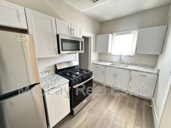 Primary Photo - 2032 W Adams St
