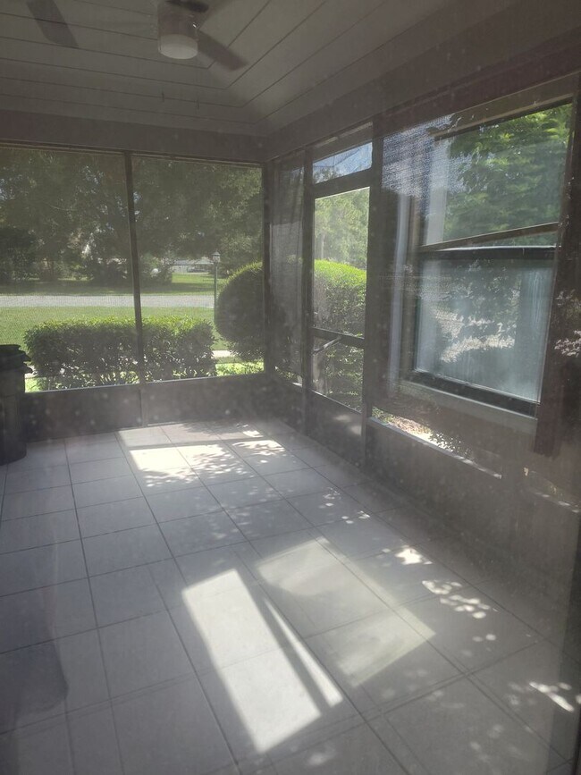 Building Photo - Updated 2BR/1.5BA Townhome w/ Office + Garage