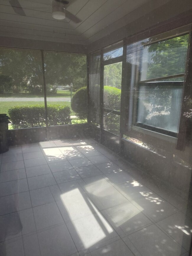 Building Photo - Updated 2BR/2.5BA Townhome w/ Office + Gar...