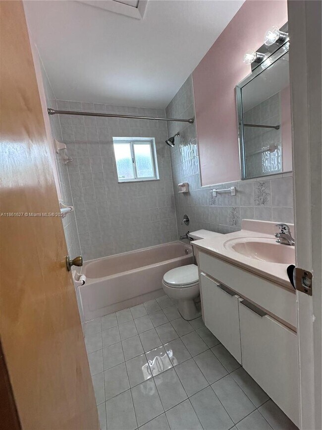 Building Photo - 2210 W 74th St