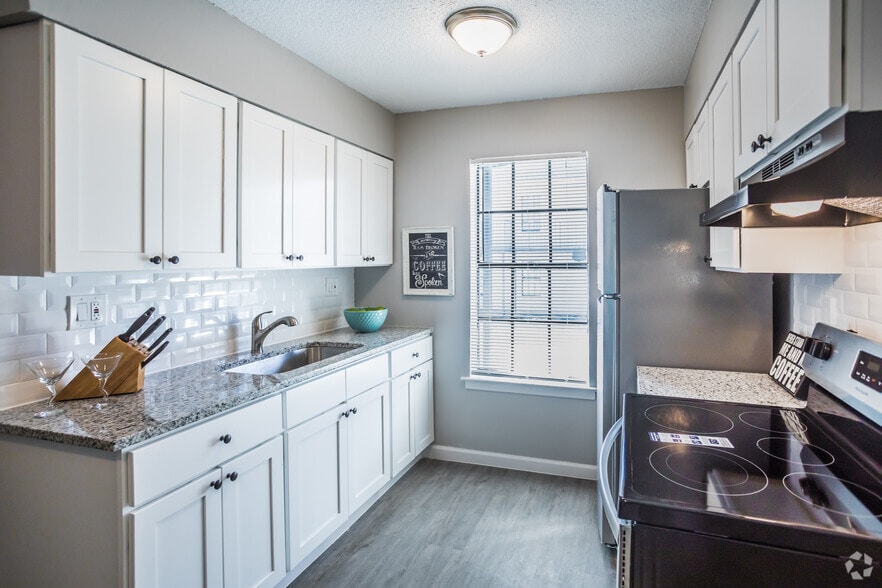 Primary Photo - Addison Apartments III