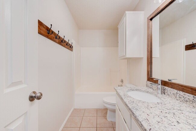 Building Photo - Updated 3/2/1 in Shadow Hills!