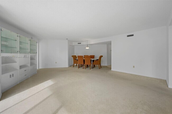 Building Photo - 1300 NE Miami Gardens Dr