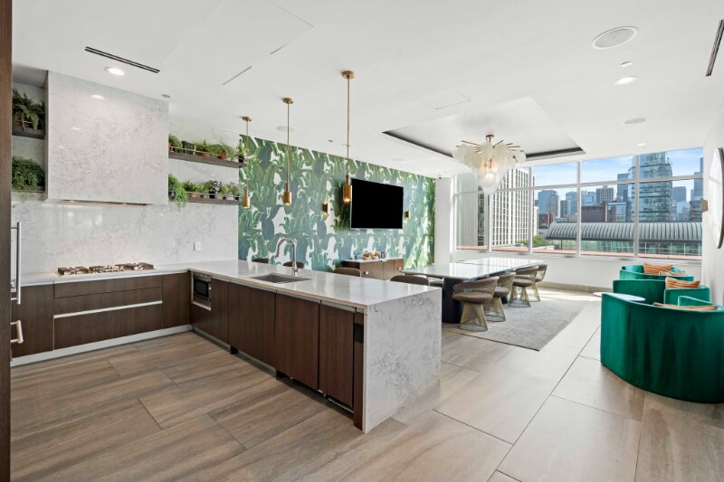 Building Photo - 102 W Hill St