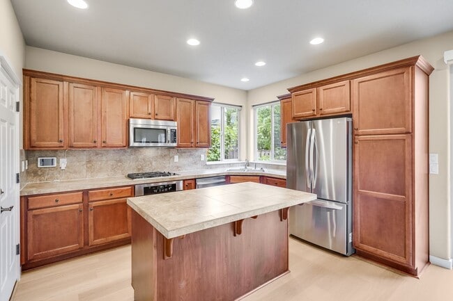 Building Photo - Beautiful 3 bed, 2.5 bath rental home in O...