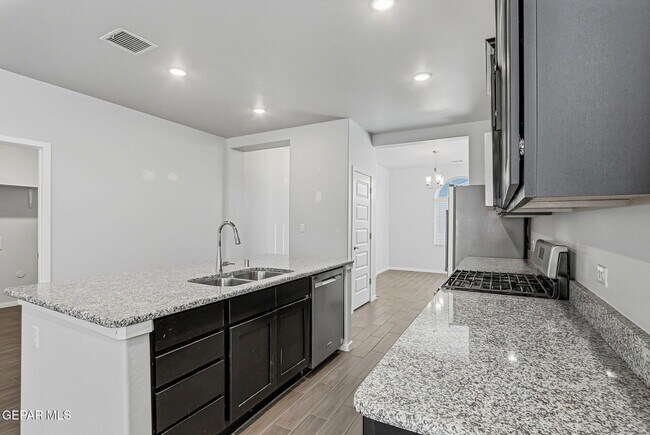Building Photo - 12869 Clevedon St