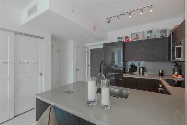 Building Photo - 1080 Brickell Ave