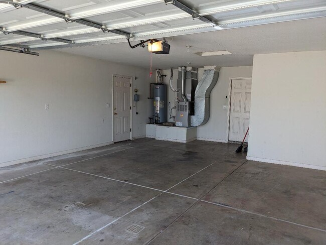 Building Photo - 3846 E Nicole Ave