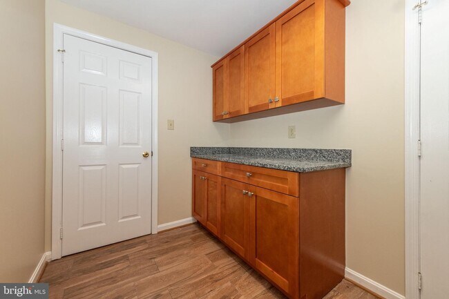 Building Photo - 17 Peach Leaf Ct