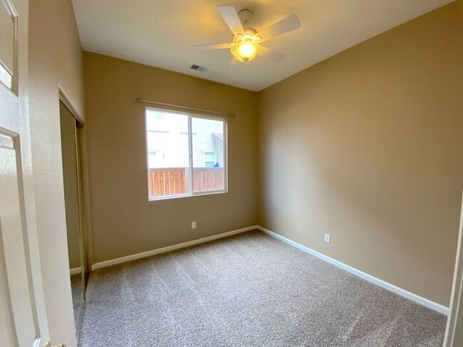 Building Photo - Beautiful 3 Bedroom + 1 FLEX ROOM Single Story House in South Meadows Reno