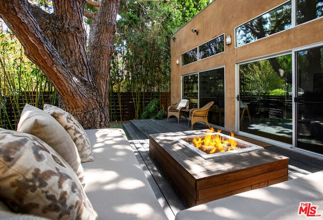 Building Photo - 639 Vernon Ave