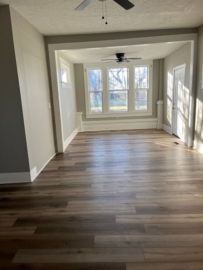 Building Photo - 100 S Main Ave