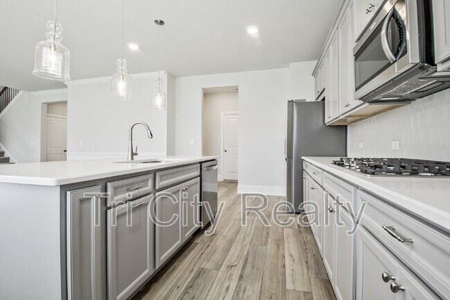 Building Photo - 602 Skye Ct