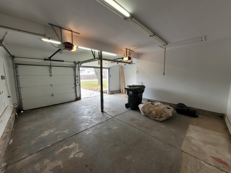 Building Photo - 364 N Everett Dr