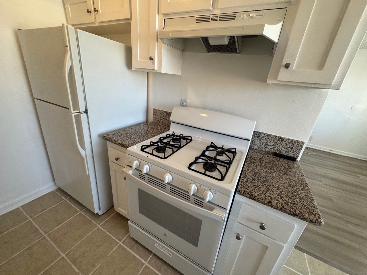 Building Photo - 4023 W 141st St