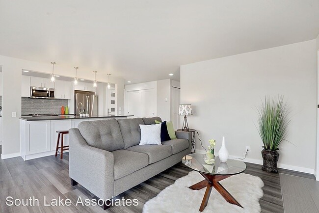 Building Photo - 2 br, 1 bath House - 3200 W. Commodore Way...