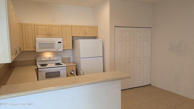 Building Photo - 826 Middleton Dr SW