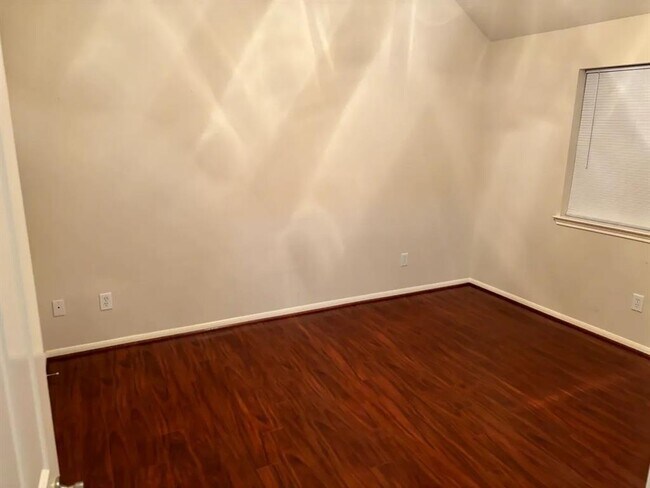 Building Photo - 123 Cove Cir