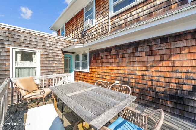 Building Photo - 632 Main Ave