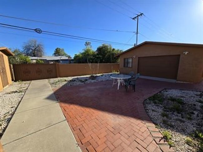 Building Photo - Spacious 3 bedroom/ 2 bath home with R/V parking