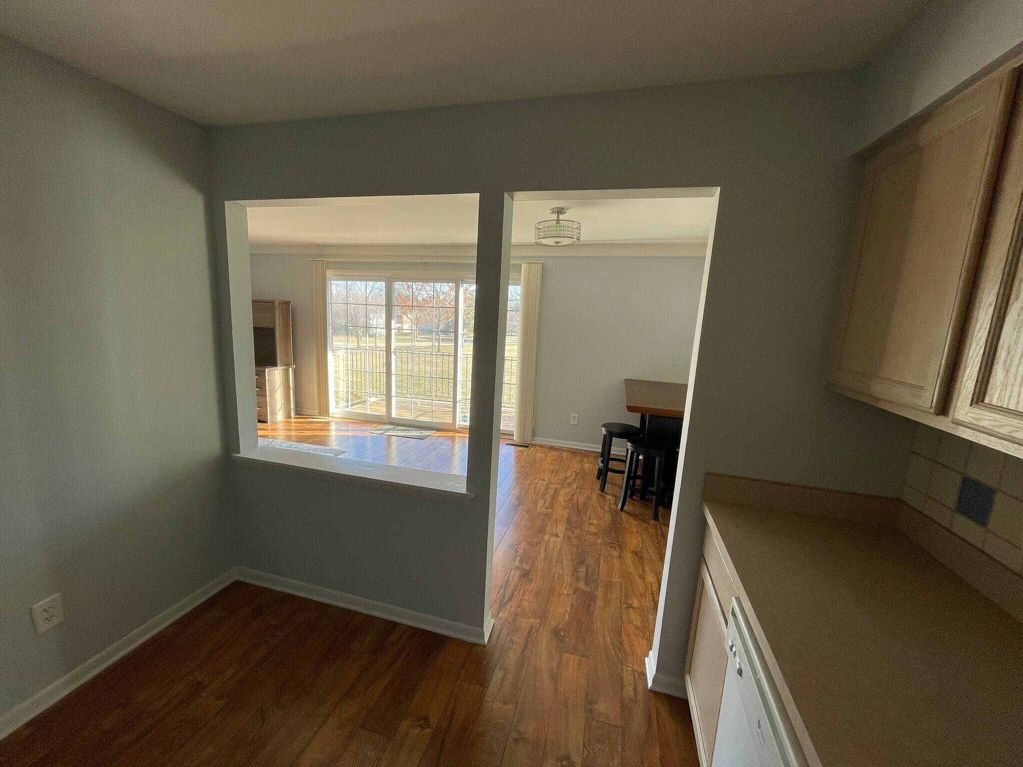 Building Photo - 500 Fox Hills Dr N