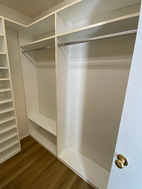 Building Photo - 9111 Lemona Ave