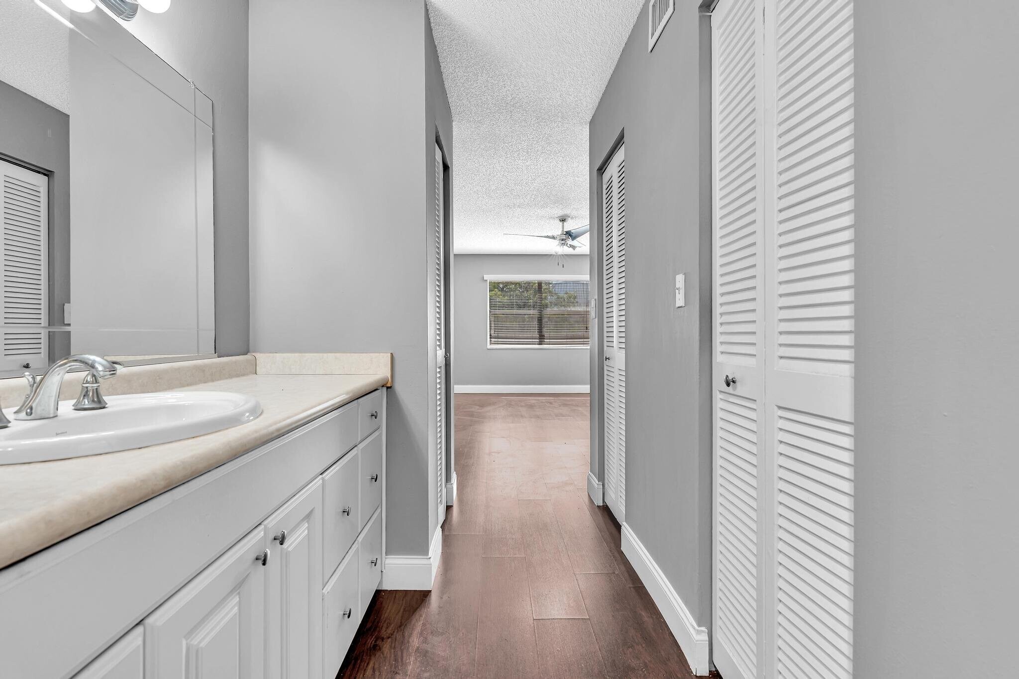 Building Photo - 5961 N Falls Cir Dr