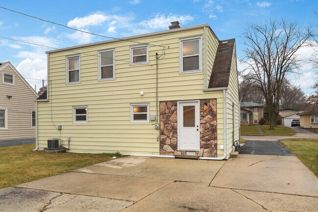 Building Photo - 1104 Elizabeth St