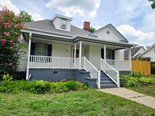 Building Photo - 728 Tucker St