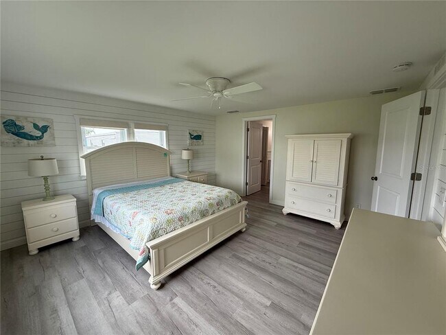 Building Photo - 637 Los Altos