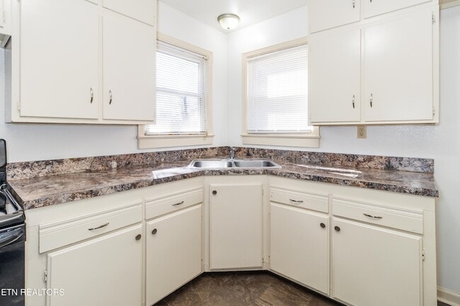 Building Photo - 602 Lookout Ct SE