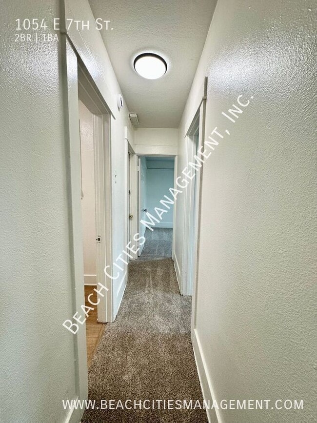 Building Photo - 1054 E 7th St