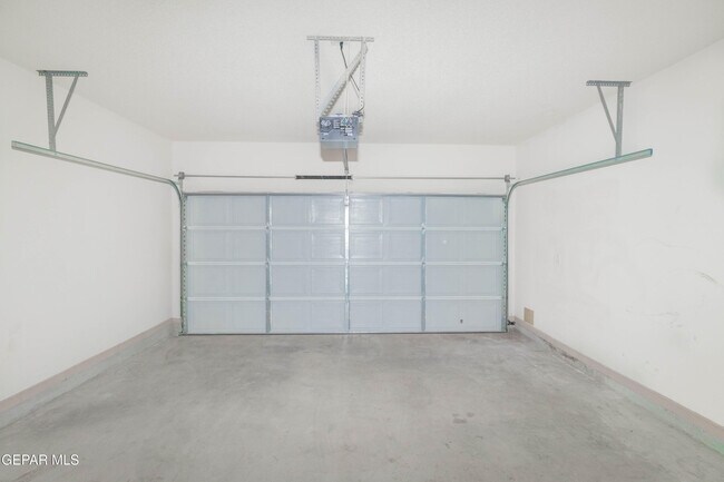 Building Photo - 5349 Jose Duran Ln