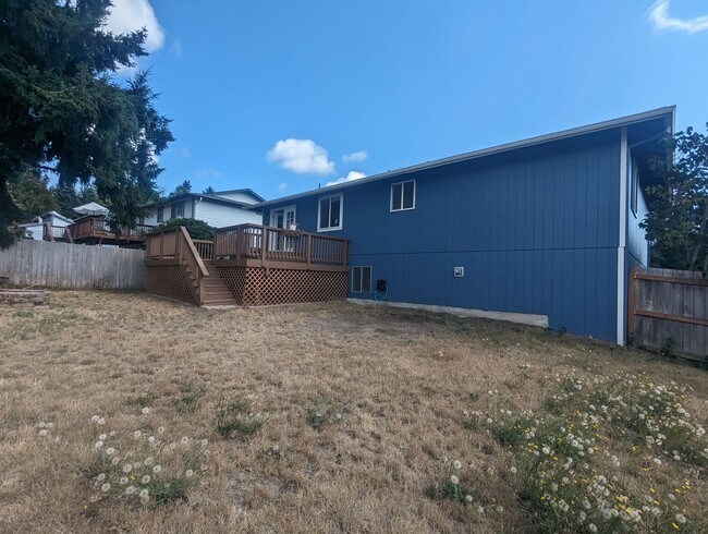 Building Photo - Central Kitsap Home in Prime Location