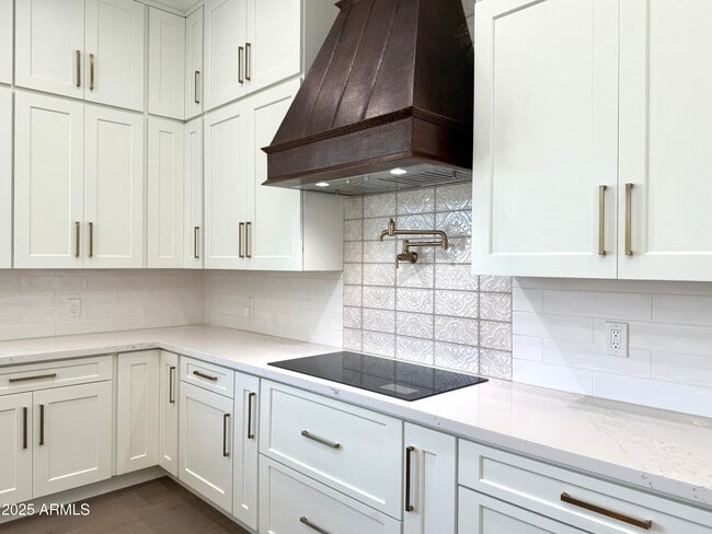 Building Photo - 1523 E Treasure Cove Dr