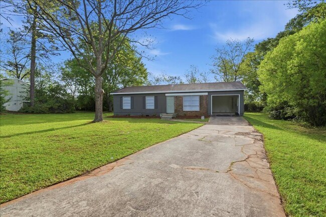Building Photo - 526 Ochlahatchee Dr