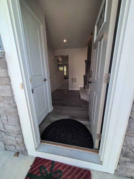Building Photo - 4138 Riverside Dr