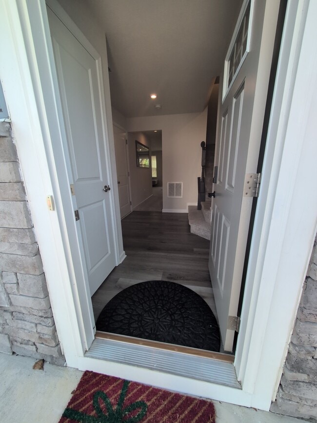 Building Photo - 4138 Riverside Dr