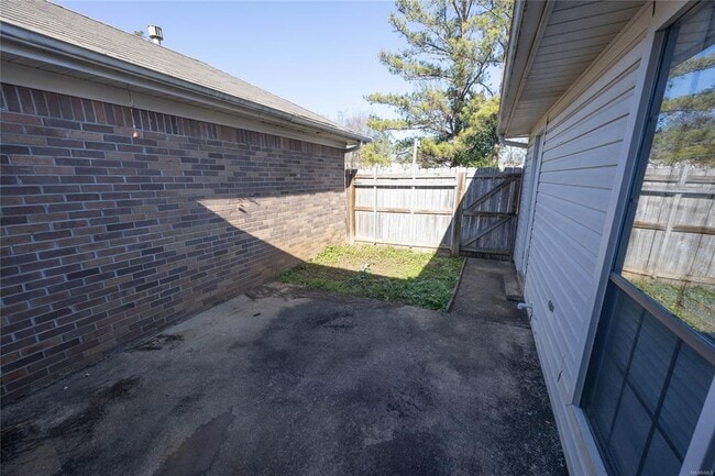 Building Photo - 510 Hollow Wood Rd