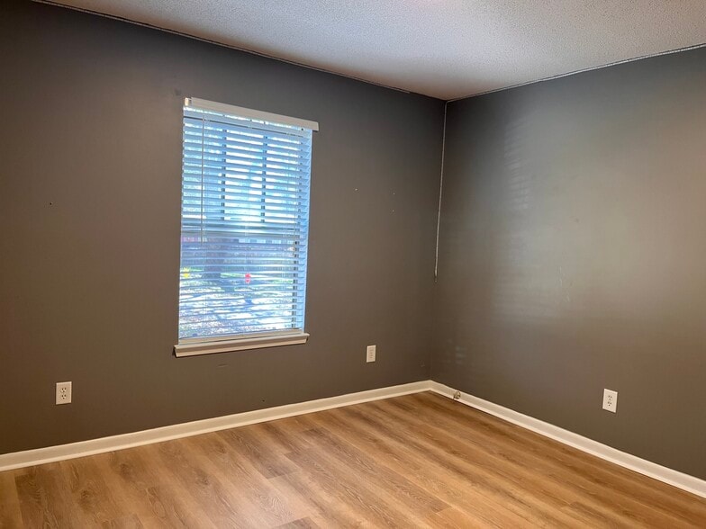 Building Photo - 3904 Tonbridge Cir