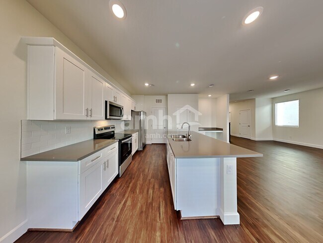 Building Photo - 8850 Carmine Cob Ave