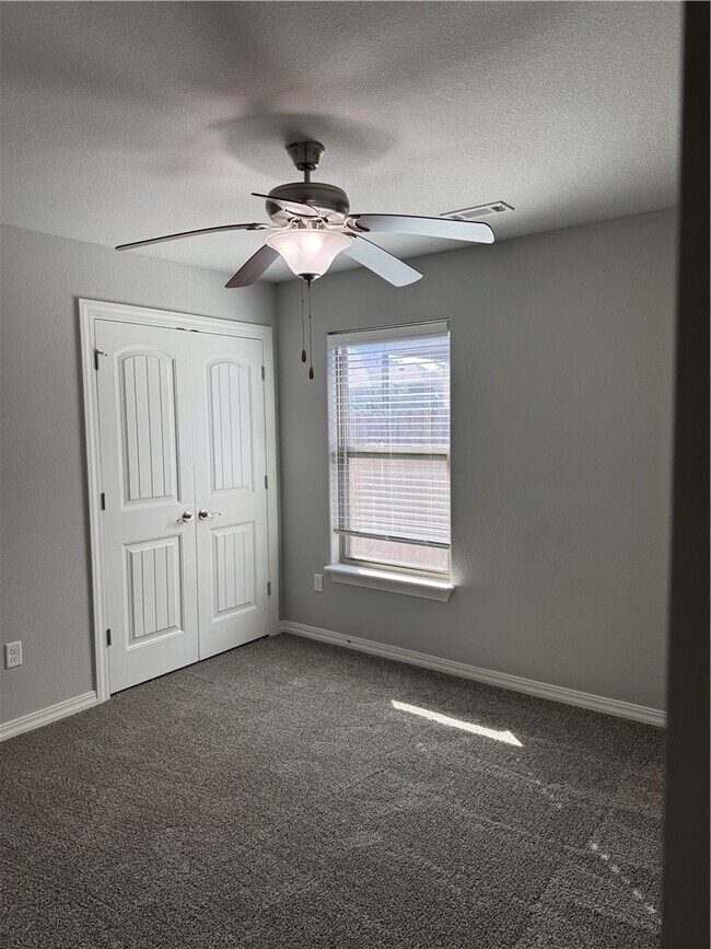 Building Photo - 1001 Tulip St