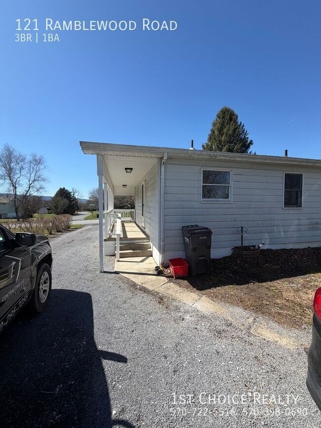 Building Photo - 121 Ramblewood Rd