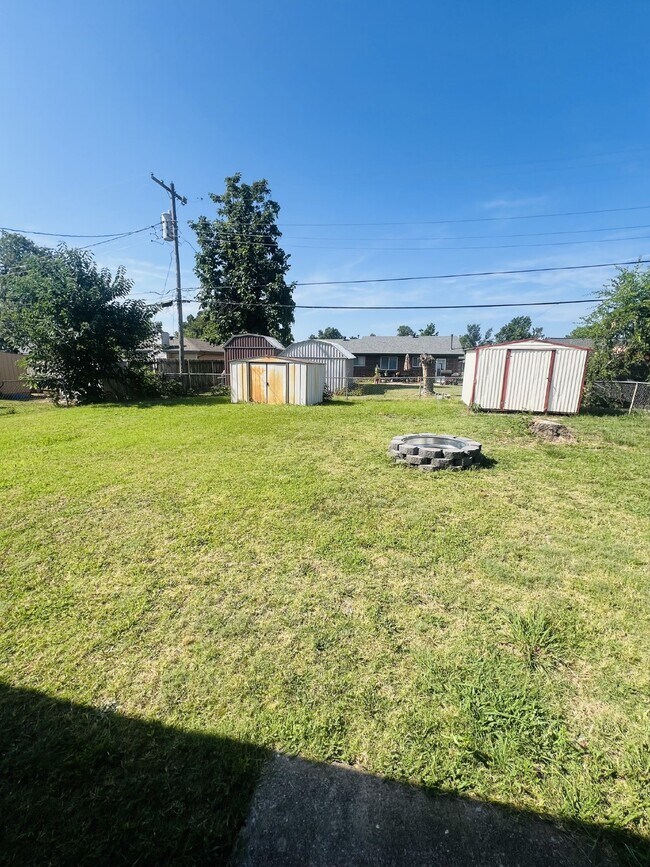 Building Photo - 840 N Windermere Dr