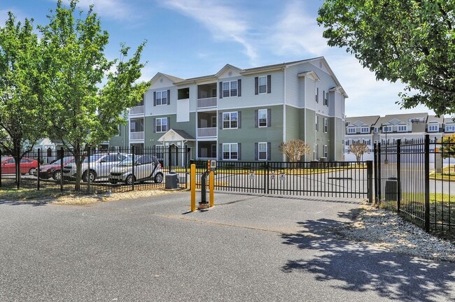 Building Photo - Charming 2-Bed, 2-Bath Condo for Rent in R...