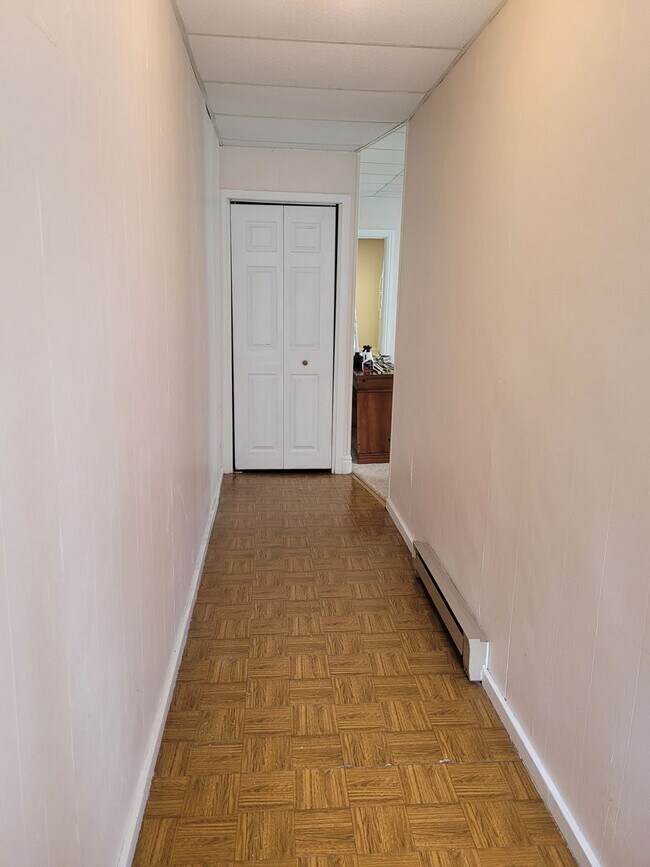 Building Photo - 44 N Chestnut St