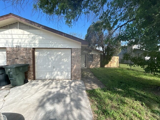 Primary Photo - 2011 Windward Dr